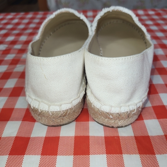 Excellent Condition Chanel White & Black Size 6.5 Espadrilles. ๐ - Picture 6 of 16